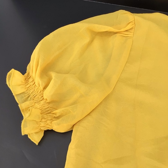 All In Favor Mellow Yellow Smocked Puff Sleeve Surplice Button Bodysuit Sz Small - Picture 14 of 15